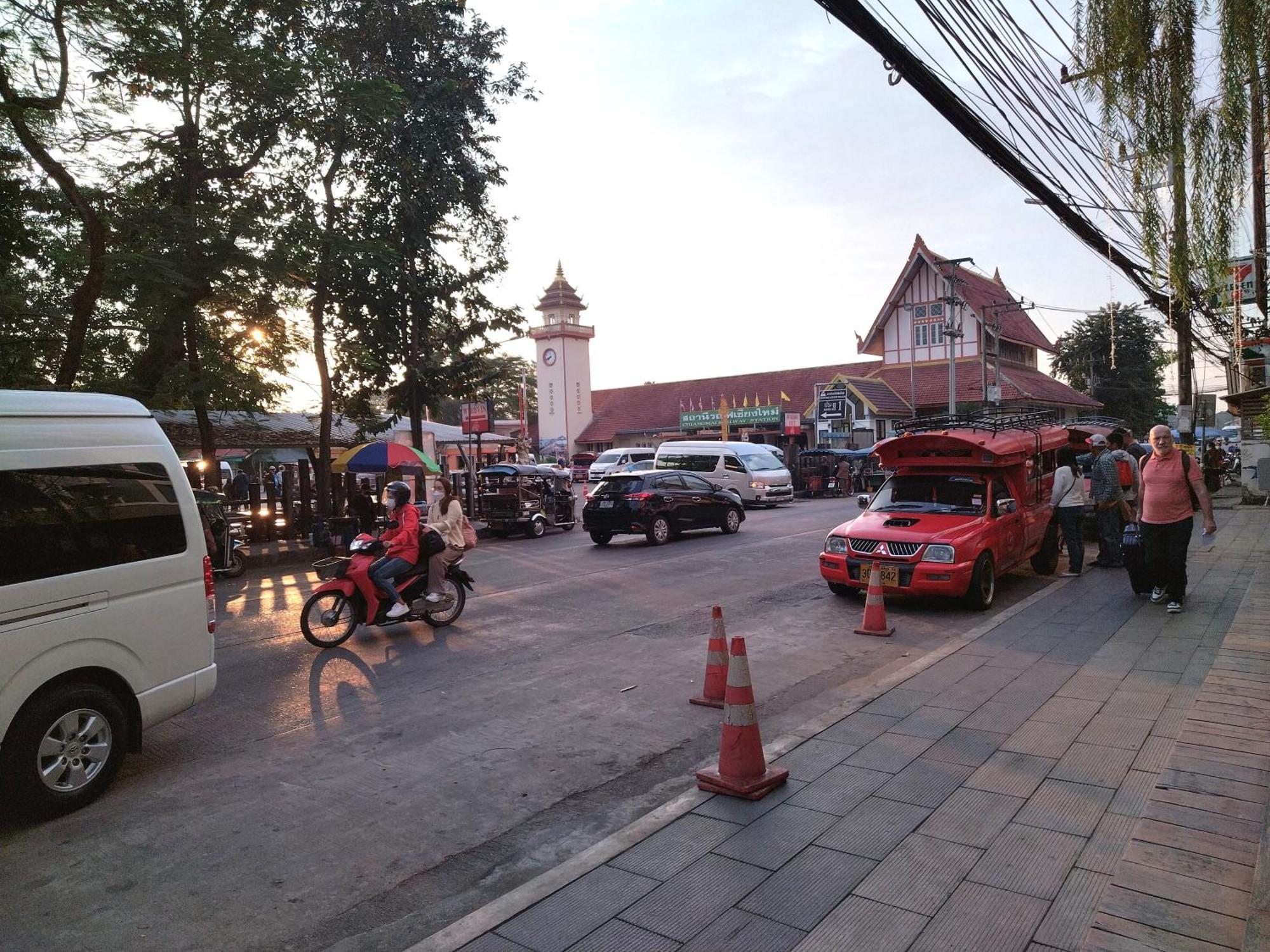 Supanich Condo Opposite The Train Station Chiangmai Чіангмай Екстер'єр фото